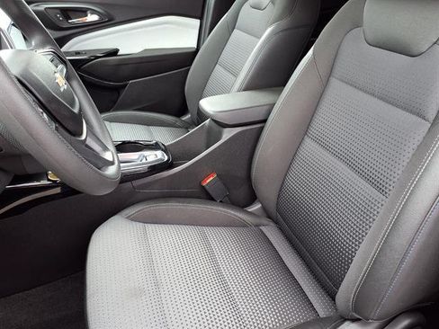 Used 2025 Chevrolet Trax LT FWD image 3