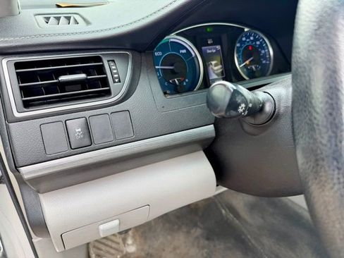 Used 2016 Toyota Camry LE image 25