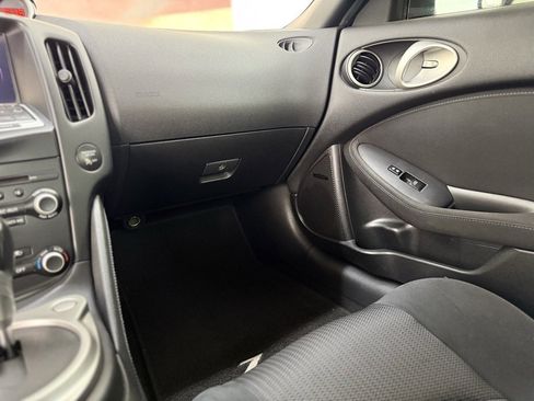 Used 2017 Nissan 370Z w/ Sport Package image 37