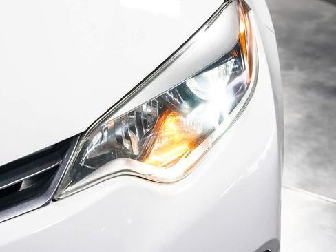 Used 2015 Toyota Corolla LE FWD image 7