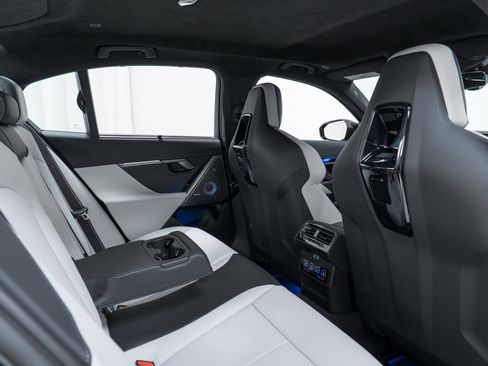 Used 2026 BMW M5 w/ Carbon Package image 24