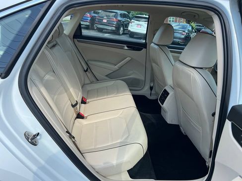 Used 2017 Volkswagen Passat 1.8T SE FWD image 23
