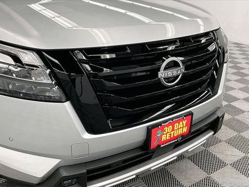 New 2025 Nissan Pathfinder Platinum w/ Lighting Package (N93) image 14