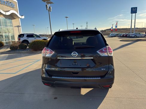 Used 2016 Nissan Rogue SV image 6