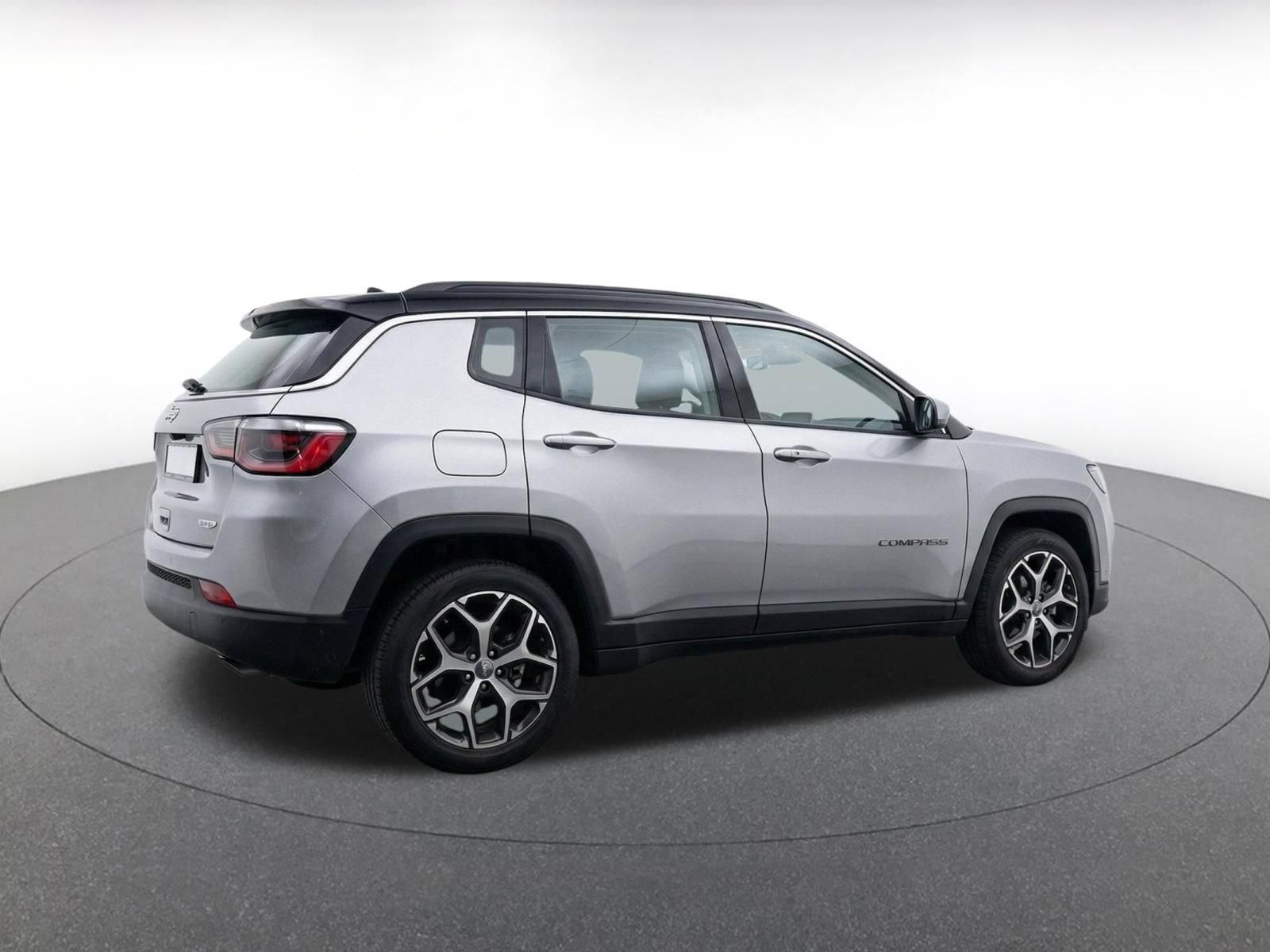 Used 2025 Jeep Compass Limited AWD/4WD image 8