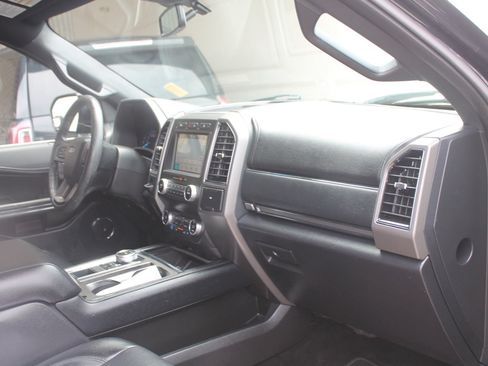 Used 2019 Ford Expedition XLT w/ Equipment Group 202A RWD image 20