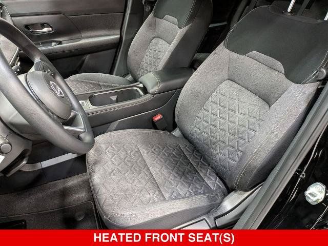 Certified 2025 Nissan Kicks SV w/ SV Premium Package AWD/4WD image 14