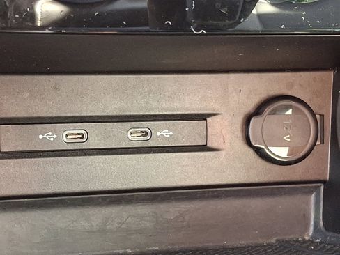 Used 2023 Volkswagen Taos SE w/ Black Wheel Package image 26