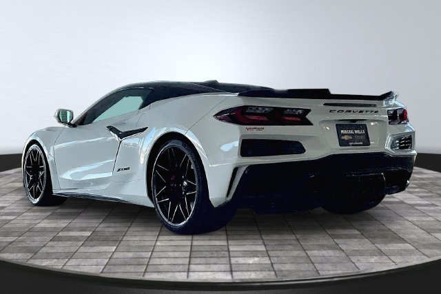 Used 2024 Chevrolet Corvette Z06 RWD image 4