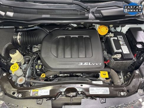 Used 2016 Dodge Grand Caravan SE image 3