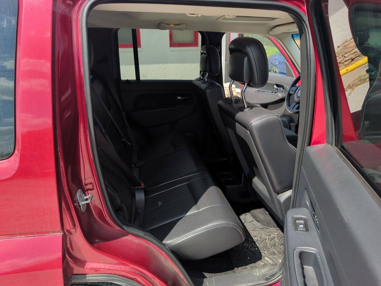 Used 2012 Jeep Liberty Sport AWD/4WD image 16
