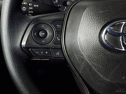 Used 2025 Toyota Corolla LE image 19