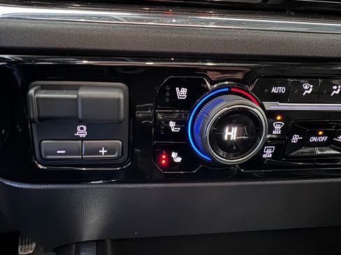 Used 2022 Chevrolet Silverado 1500 LTZ w/ LTZ Premium Package image 24