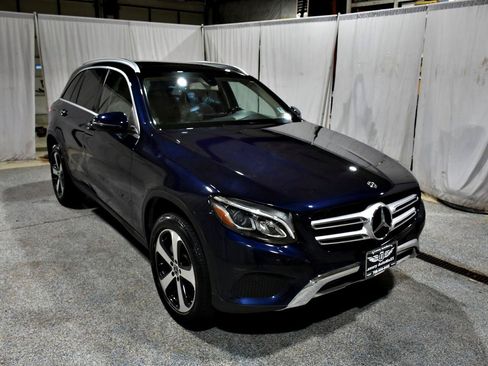 Used 2019 Mercedes-Benz GLC 300 4MATIC image 3