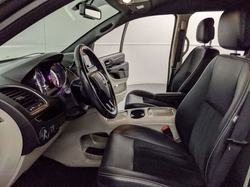 Used 2018 Dodge Grand Caravan SXT w/ Rear Park Assist Package image 16
