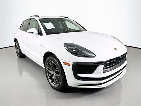 Certified 2025 Porsche Macan AWD/4WD image 7