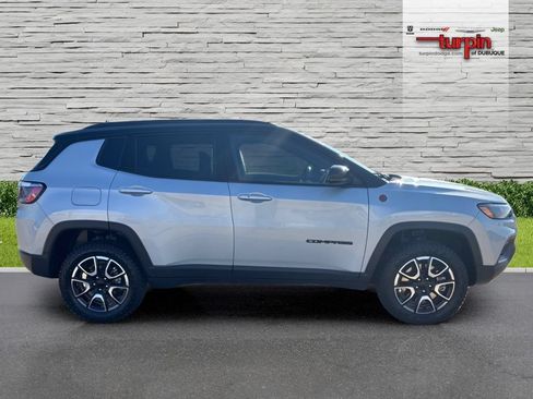 Used 2024 Jeep Compass Trailhawk AWD/4WD image 6
