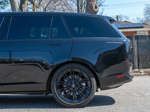 Used 2023 Land Rover Range Rover Long Wheelbase SE AWD/4WD image 19