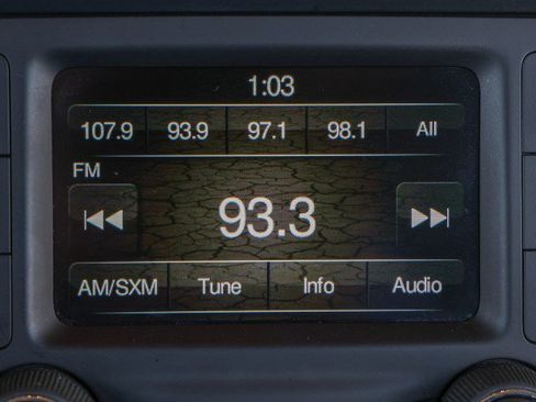 Used 2017 Jeep Renegade Latitude FWD image 14