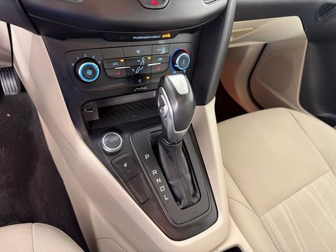 Used 2015 Ford Focus SE w/ SE Cold Weather Package FWD image 17