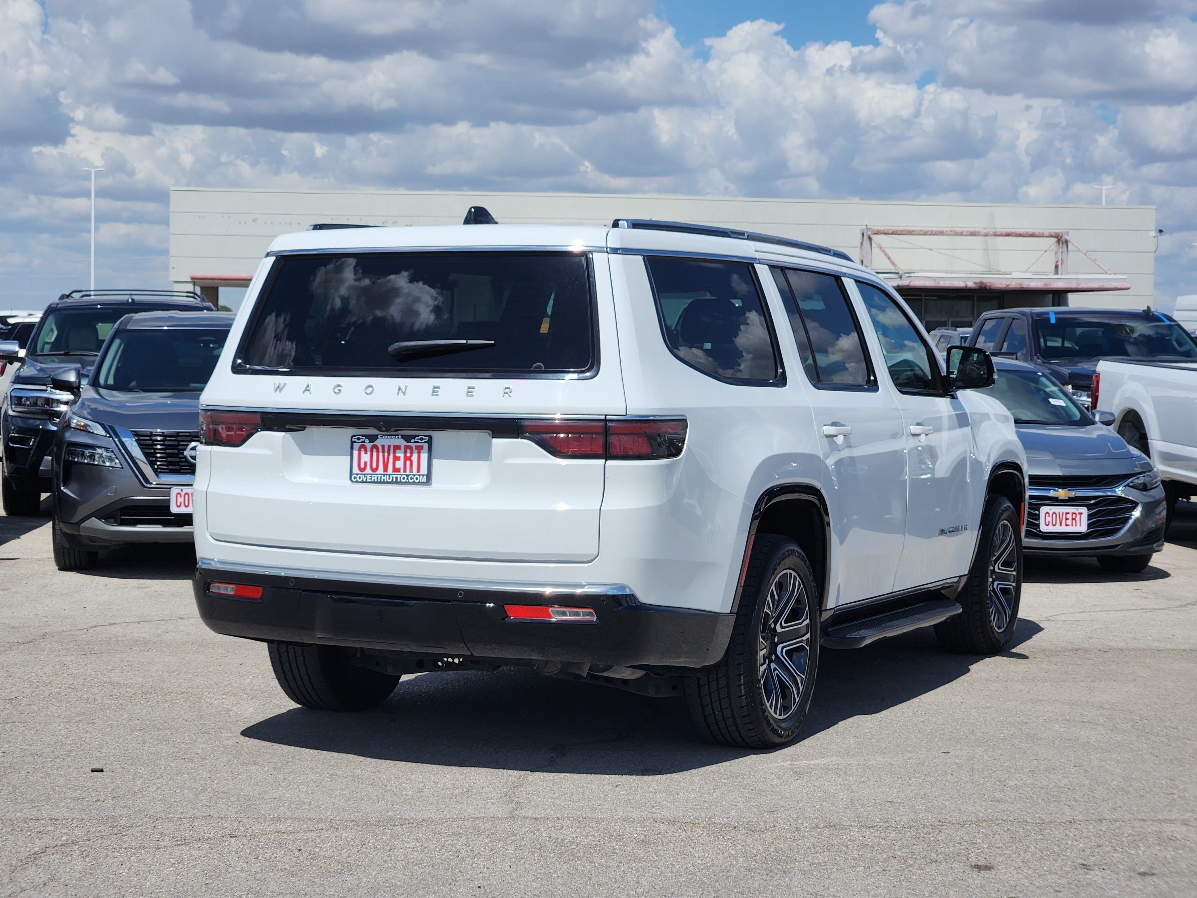 Used 2024 Jeep Wagoneer Series II w/ Flexible Seating Group RWD image 7