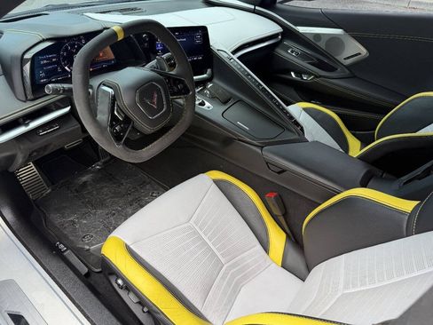 Used 2021 Chevrolet Corvette Stingray Premium Conv w/ Z51 Performance Package RWD image 17