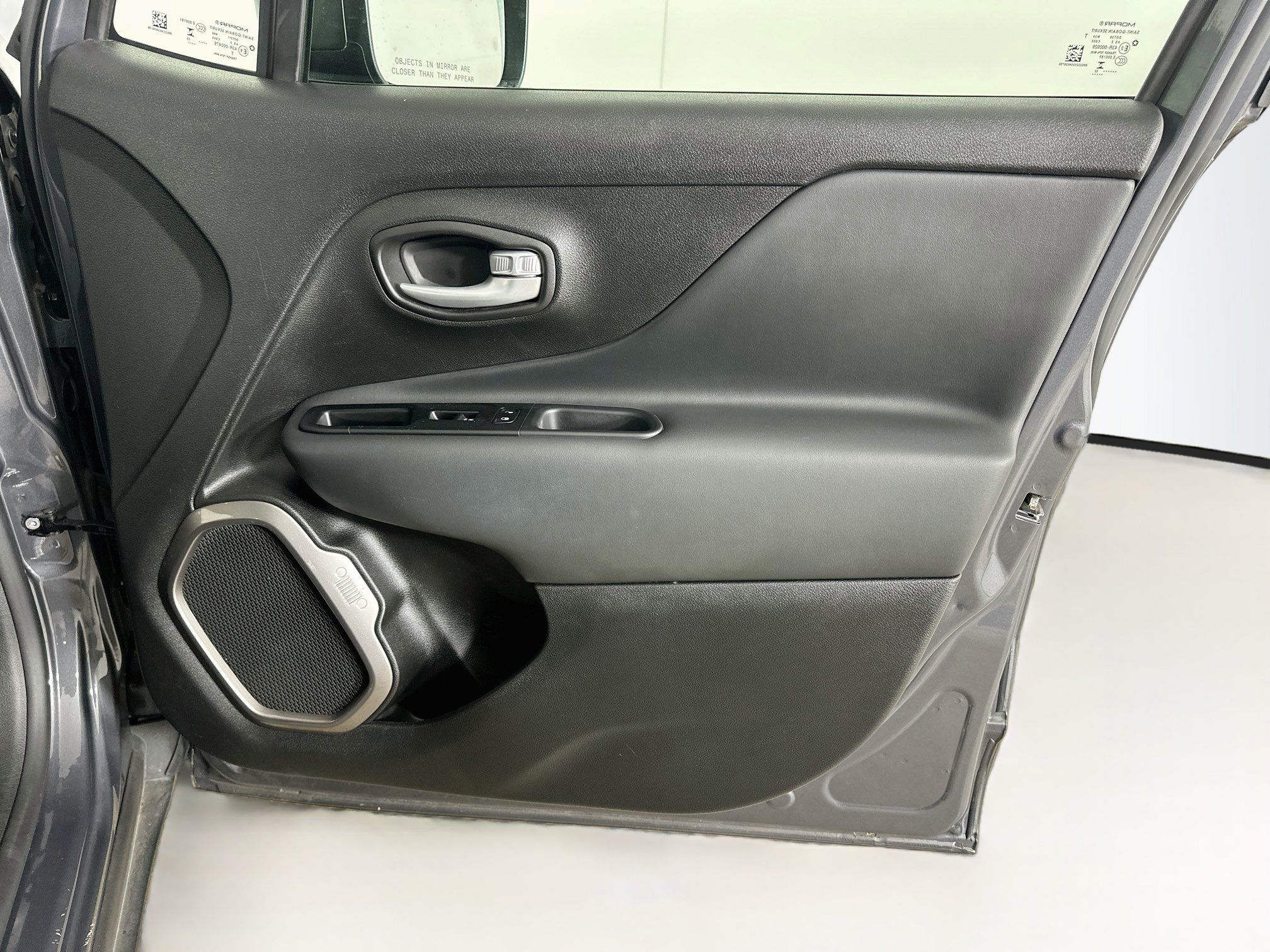 Used 2023 Jeep Renegade Latitude AWD/4WD image 31