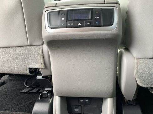 Used 2018 Toyota Highlander XLE image 33