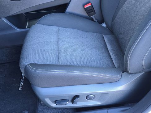 Used 2025 Nissan Rogue SV AWD/4WD image 29