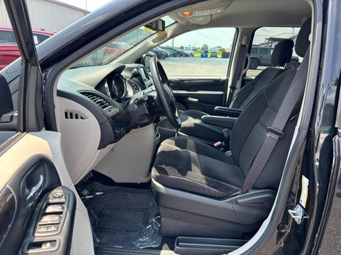 Used 2019 Dodge Grand Caravan SE FWD image 8