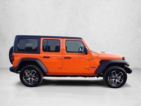 Used 2025 Jeep Wrangler Sport S image 5
