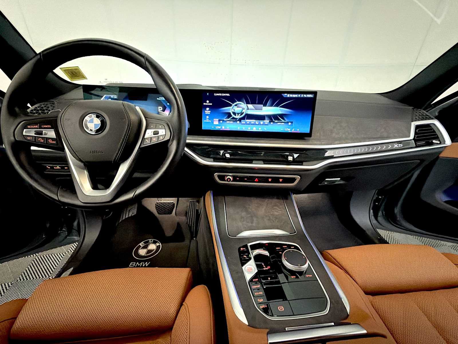 Used 2024 BMW X5 xDrive40i w/ Parking Assistance Package AWD/4WD image 17