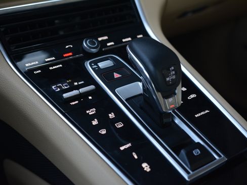 Certified 2018 Porsche Panamera 4 AWD/4WD image 20
