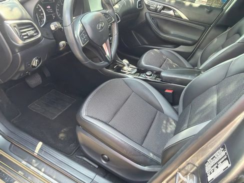 Used 2018 INFINITI QX30 FWD image 6