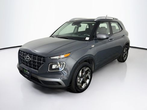 Used 2025 Hyundai Venue SEL FWD image 3