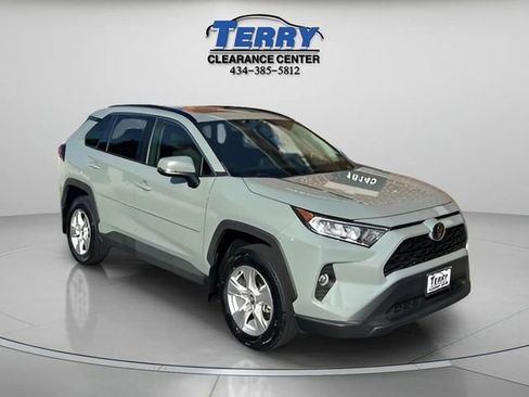 Used 2020 Toyota RAV4 XLE w/ Convenience Package FWD image 2