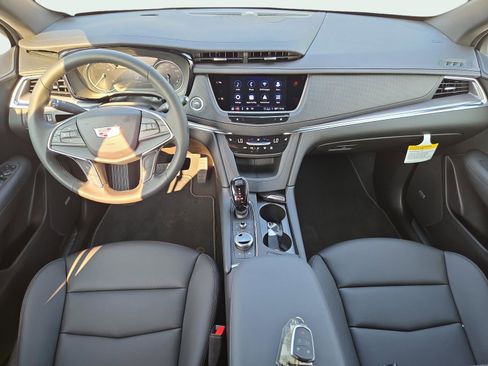New 2025 Cadillac XT5 Luxury image 21