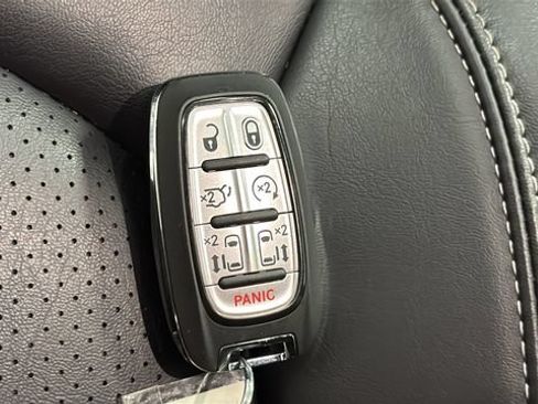 Used 2023 Chrysler Pacifica Touring-L w/ Uconnect Theater Family Group AWD/4WD image 21