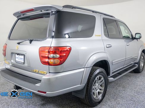 Used 2004 Toyota Sequoia Limited w/ Preferred Accessory Pkg AWD/4WD image 7