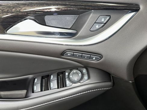 Used 2020 Buick Enclave Avenir w/ Avenir Technology Package AWD/4WD image 6