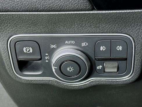 Used 2025 Mercedes-Benz GLA 250 image 17