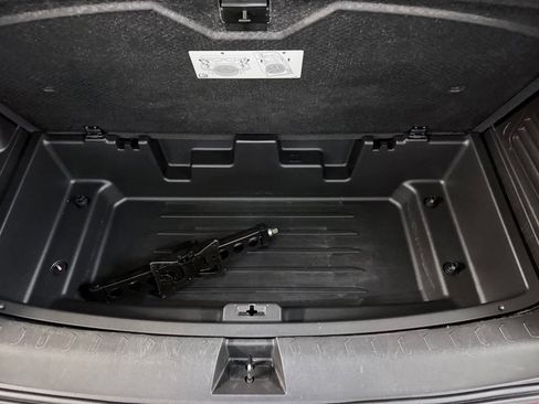 Used 2019 Chevrolet Traverse Premier w/ Driver Confidence II Package FWD image 36