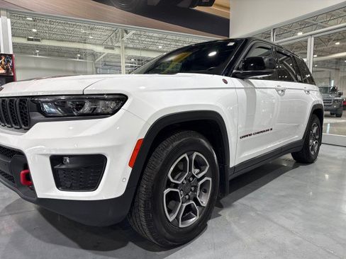 Used 2022 Jeep Grand Cherokee Trailhawk w/ ADV Protech Group II AWD/4WD image 15