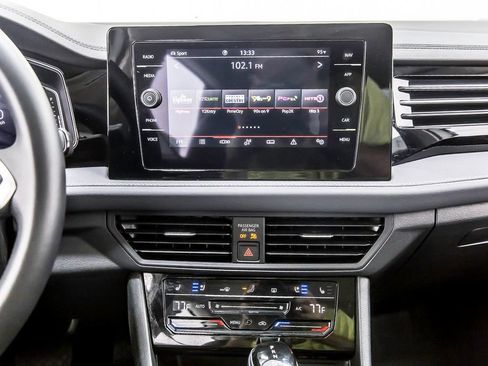 Used 2025 Volkswagen Jetta SEL FWD image 20