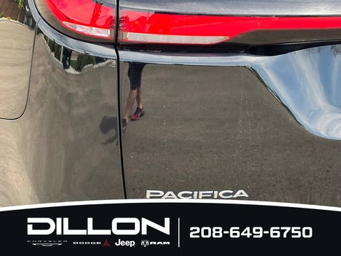 Used 2025 Chrysler Pacifica Select FWD image 26