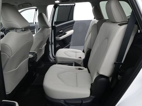 Used 2026 Toyota Grand Highlander FWD image 12