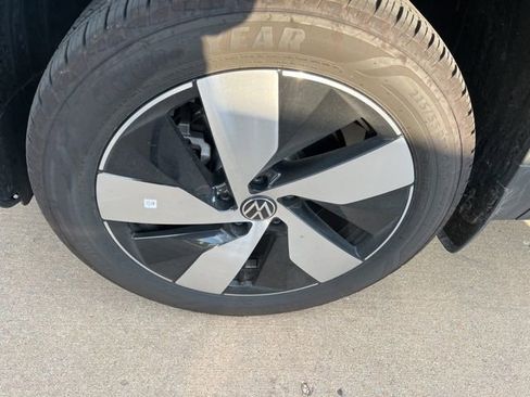 Used 2025 Volkswagen Taos S image 14