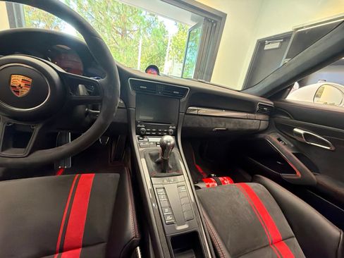 Used 2018 Porsche 911 GT3 RWD image 9