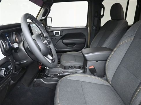 Used 2025 Jeep Wrangler Willys image 16