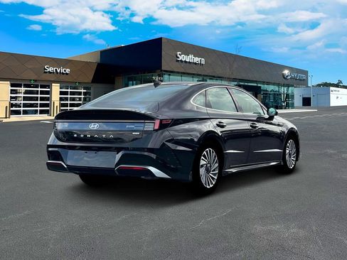 New 2025 Hyundai Sonata Limited image 8